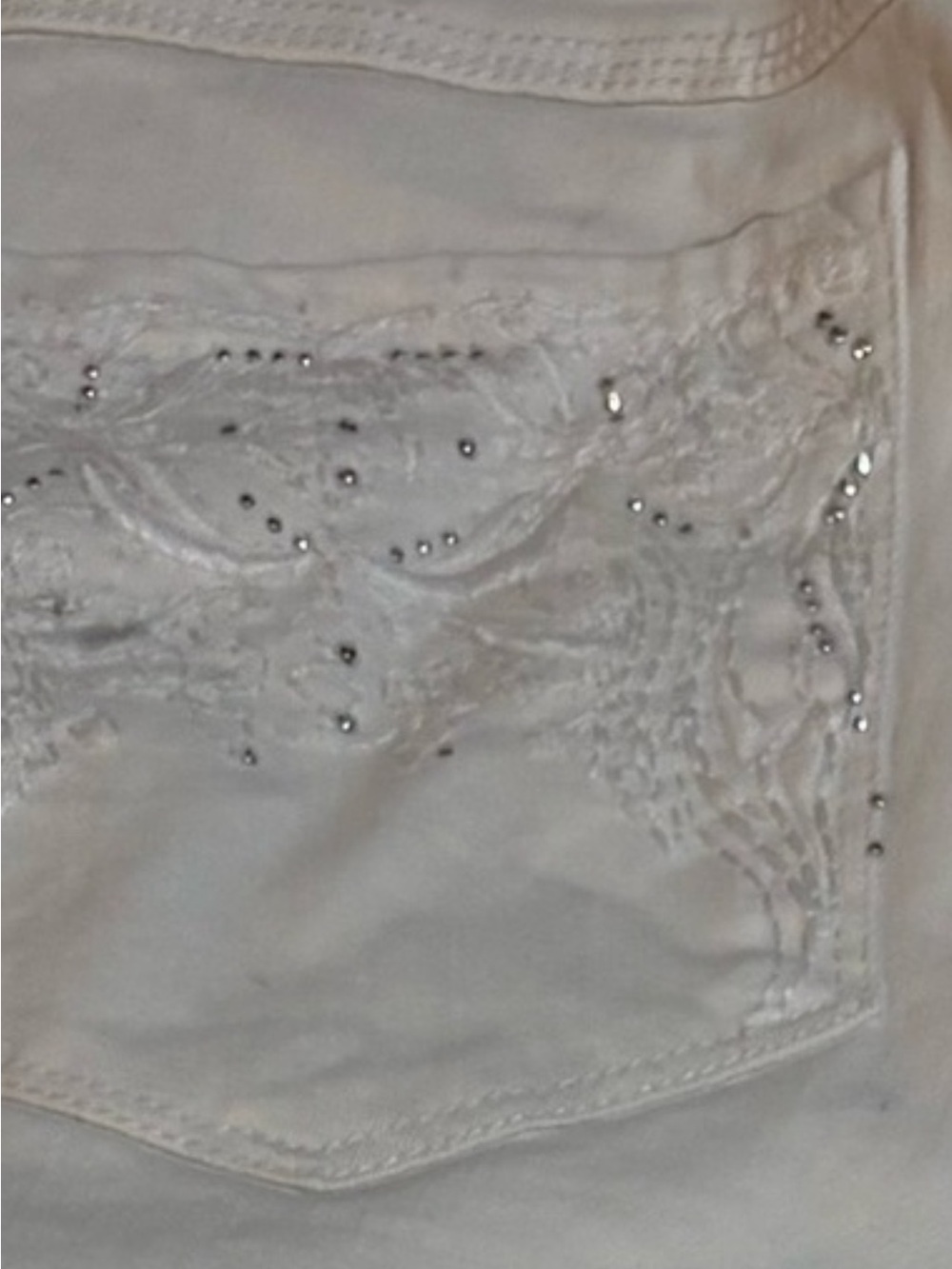 Gloria Vanderbilt White Women’s Capri Jeans in White Denim Bling pockets